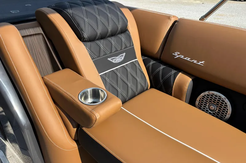 Slide: The Image of Luxurious seating in Bennington 27 QXFBWA T2 boat, model year 2026. - 10