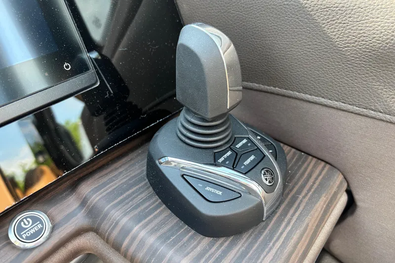 Slide: The Image of Joystick control in Bennington 27 QXFBWA T2 boat, year 2026. - 14
