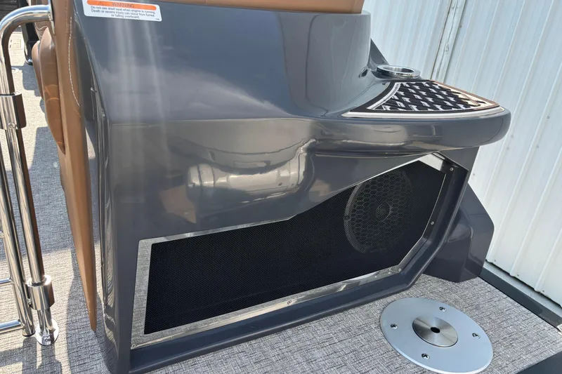 Slide: The Image of Bennington 27 QXFBWA T2 2026, gray boat console with speaker. - 19