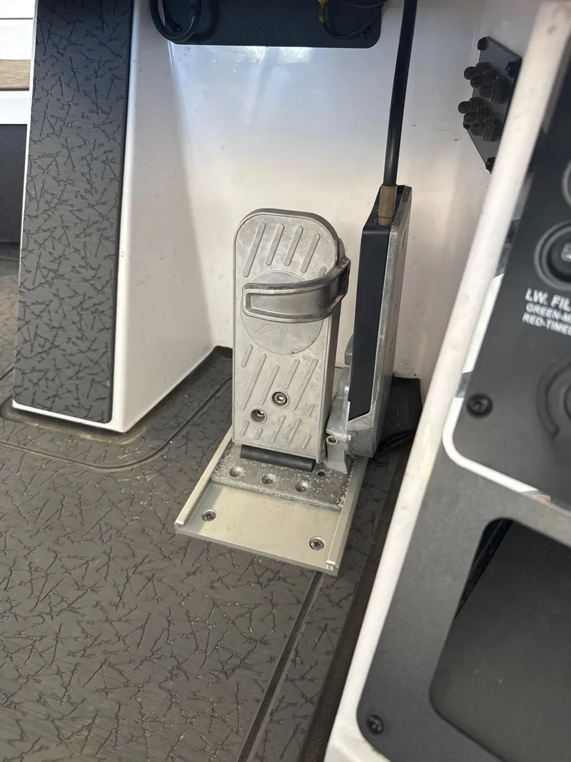 Slide: The Image of Vexus VXs21 2025 boat pedal in cockpit area. - 16