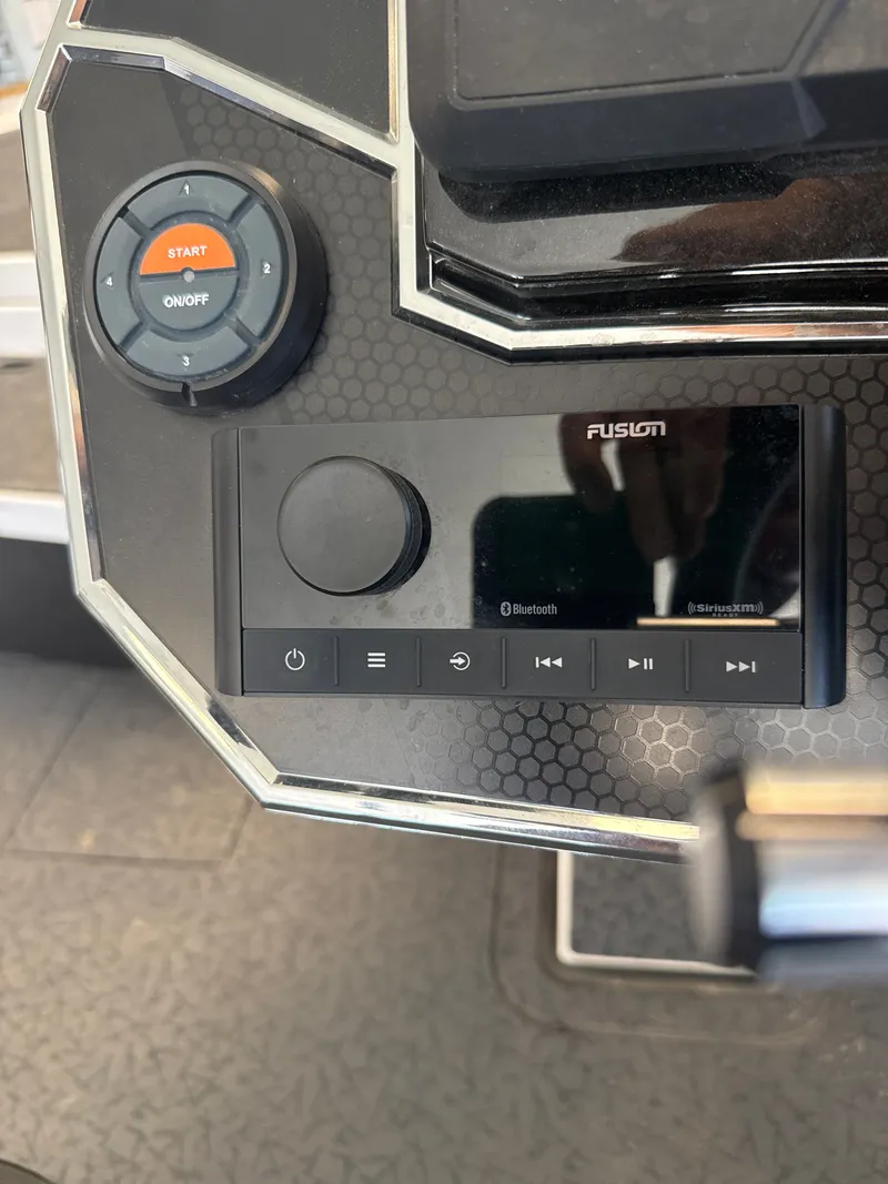 Slide: The Image of Vexus VXs21 2025 boat control with Fusion Bluetooth system. - 18