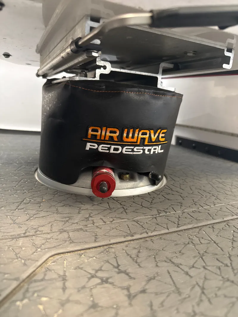 Slide: The Image of Vexus VXs21 2025 featuring Air Wave Pedestal on gray flooring. - 20