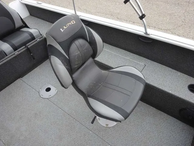 Slide: The Image of Lund 1775 Impact SS 2020 boat seat in gray interior. - 8