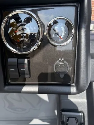 Slide: The Image of Dashboard of Veranda Vr235rcp 2026 with RPM and trim gauges. - 18