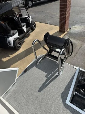 Slide: The Image of 2026 Veranda Vr235rcp boat with ladder and seating - 30