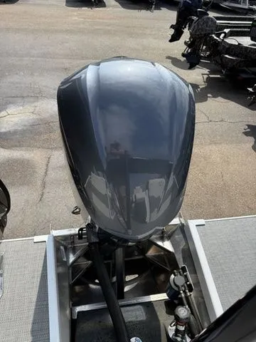 Slide: The Image of Outboard motor of a 2026 Veranda Vr235rcp pontoon boat. - 31