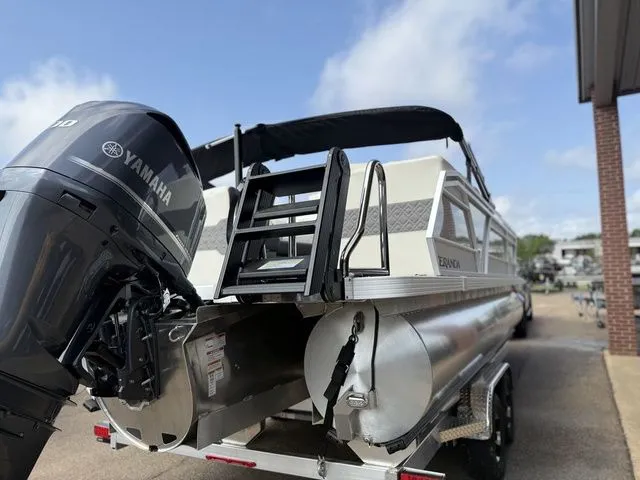 Slide: The Image of 2026 Veranda Vr235rcp pontoon boat with Yamaha engine, side view. - 9