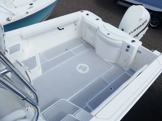Slide: The Image of Seaswirl 2601 Walkaround 2009 - 14