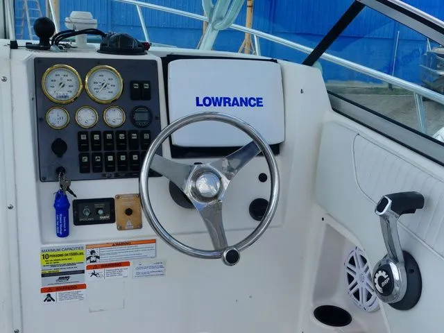 Slide: The Image of Seaswirl 2601 Walkaround 2009 - 16