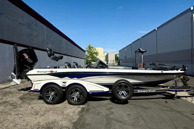 The Image of 2020 Ranger Z520L Cup-Equipped boat parked outdoors on a sunny day. - 0
