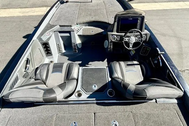 Slide: The Image of 2020 Ranger Z520L Cup-Equipped boat interior with dual seats and advanced dashboard. - 8