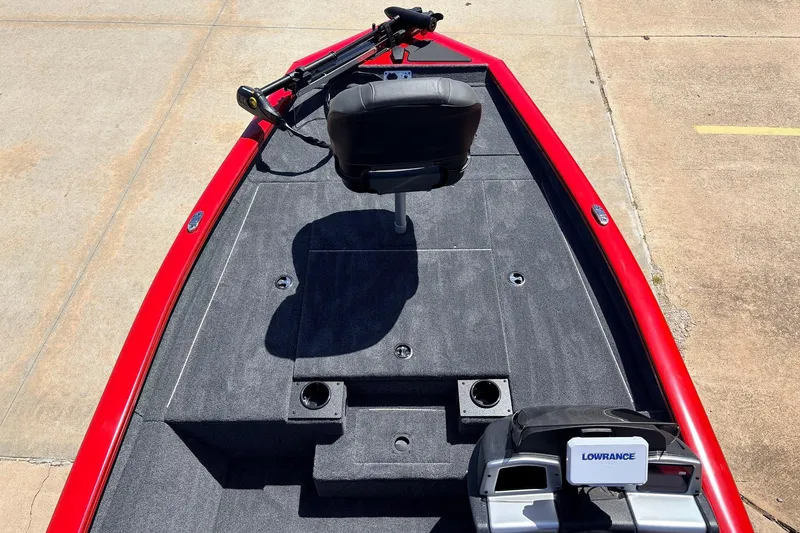 Slide: The Image of 2026 Tracker Pro Team 175 boat deck with fishing seat and Lowrance equipment. - 9