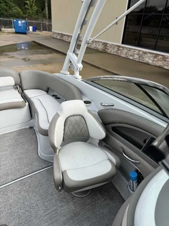 Slide: The Image of Crownline Boats Eclipse E255 2021 - 11