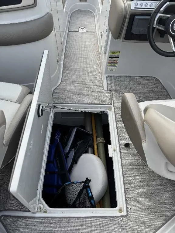 Slide: The Image of Crownline Boats Eclipse E255 2021 - 14