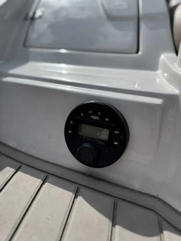 Slide: The Image of Crownline Boats Eclipse E255 2021 - 6