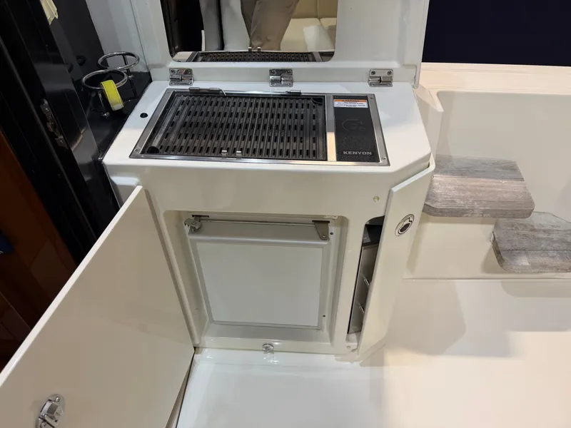 Slide: The Image of Grill area on a 2015 Sea Ray Sundancer 510 yacht. - 12