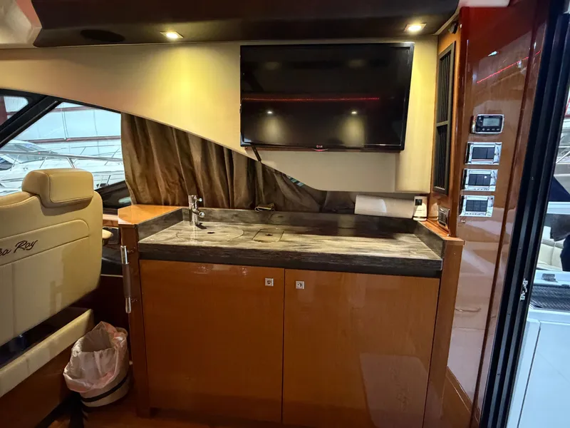 Slide: The Image of Interior of 2015 Sea Ray Sundancer 510 yacht. - 16
