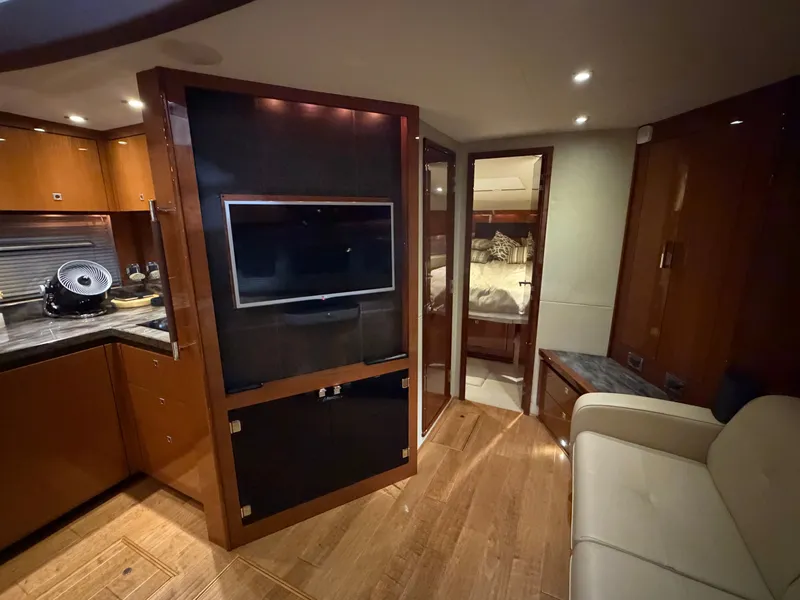 Slide: The Image of Interior of 2015 Sea Ray Sundancer 510 yacht. - 22