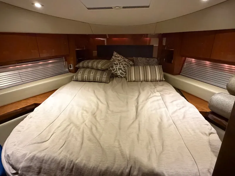 Slide: The Image of Luxurious bedroom in Sea Ray Sundancer 510 yacht, year 2015. - 24
