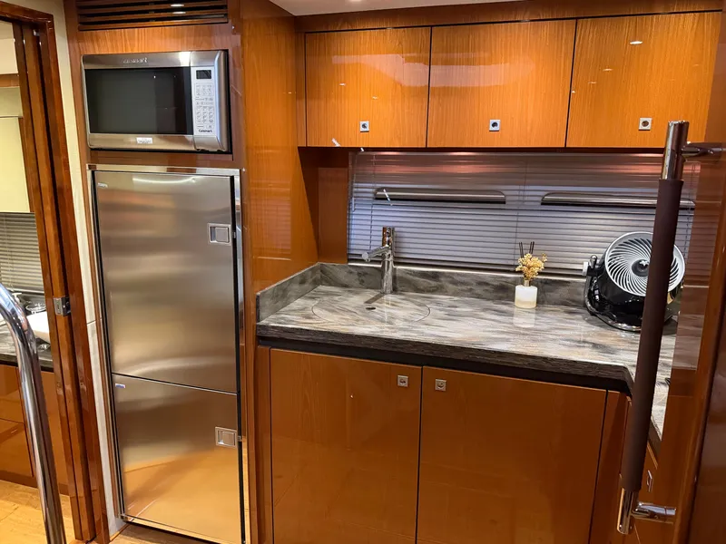 Slide: The Image of Interior of 2015 Sea Ray Sundancer 510 yacht kitchen. - 28