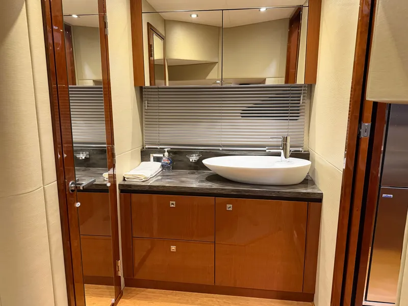 Slide: The Image of Luxurious bathroom on a 2015 Sea Ray Sundancer 510 yacht. - 31