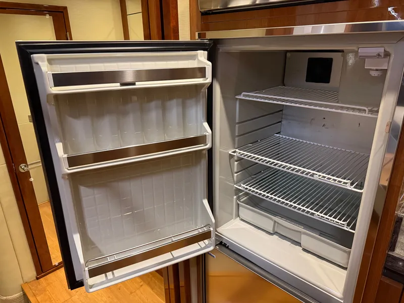 Slide: The Image of Open refrigerator in Sea Ray Sundancer 510 yacht, year 2015. - 34