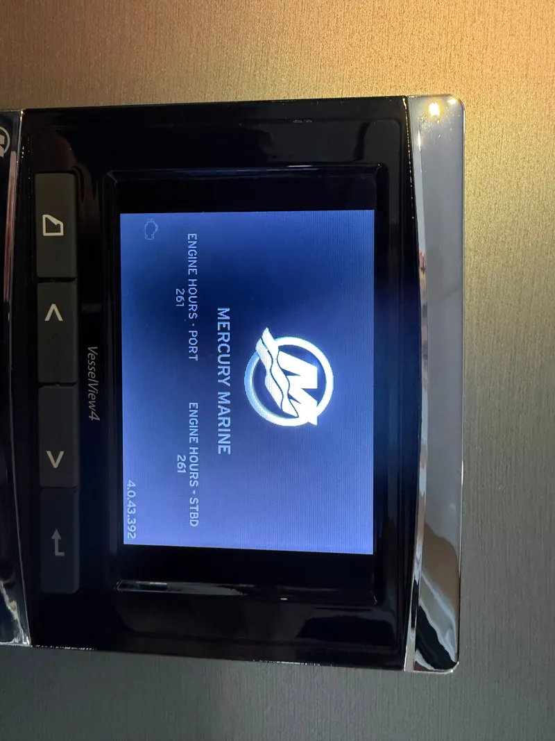 Slide: The Image of Mercury Marine display on 2015 Sea Ray Sundancer 510. - 41