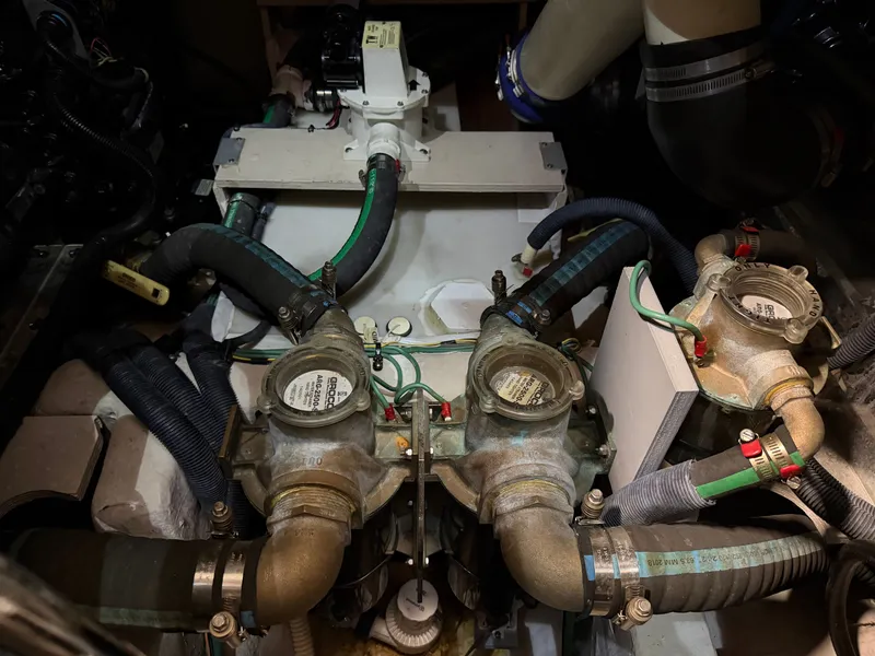 Slide: The Image of Engine room of 2015 Sea Ray Sundancer 510 yacht. - 44