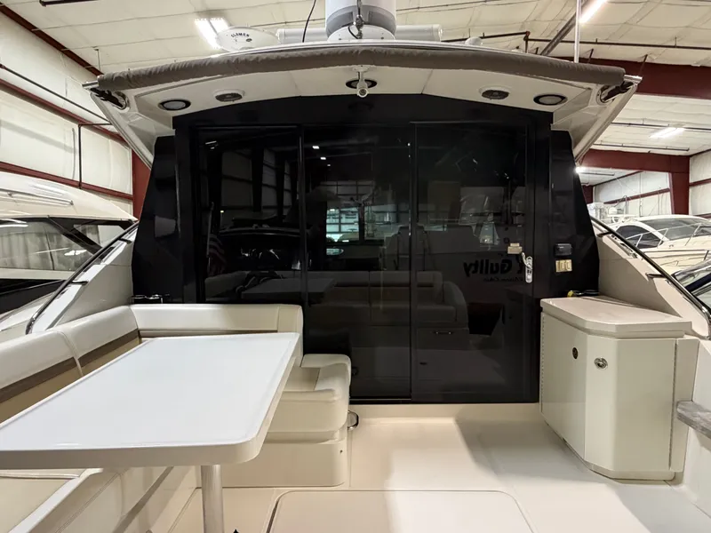 Slide: The Image of Interior view of 2015 Sea Ray Sundancer 510 yacht. - 47