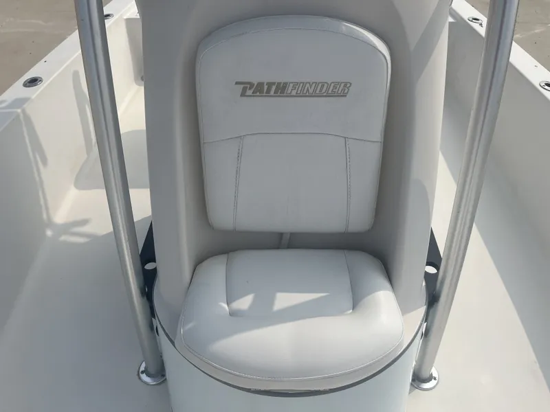 Slide: The Image of Seat of the 2008 Pathfinder 2200 Tournament Edition boat. - 16