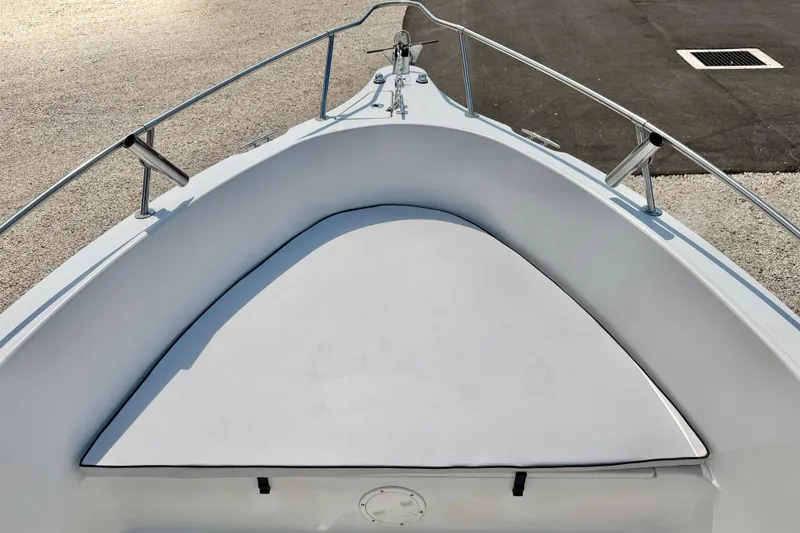 Slide: The Image of 2003 Seaswirl Striper 2101 CC boat bow with cushioned seating and stainless steel railings. - 10