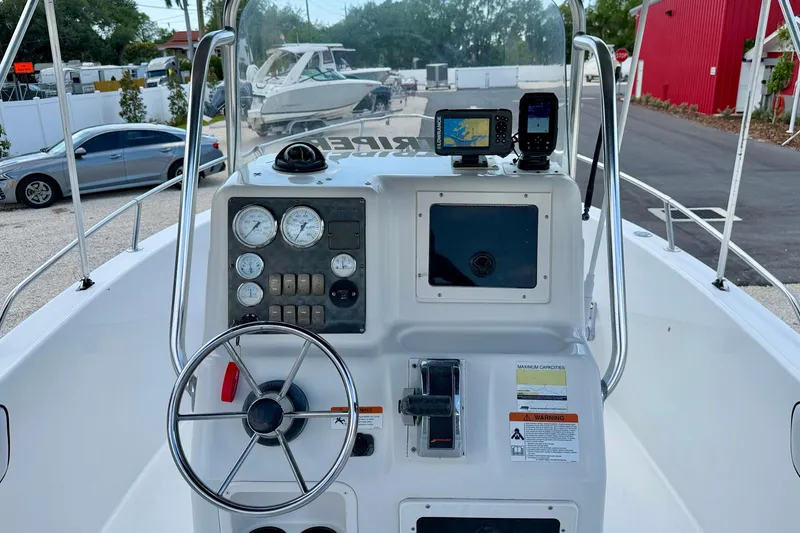 Slide: The Image of 2003 Seaswirl Striper 2101 CC boat dashboard with steering wheel and navigation instruments. - 14