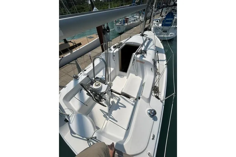 Slide: The Image of 2005 Hunter 27 sailboat with spacious cockpit, docked at marina. - 9