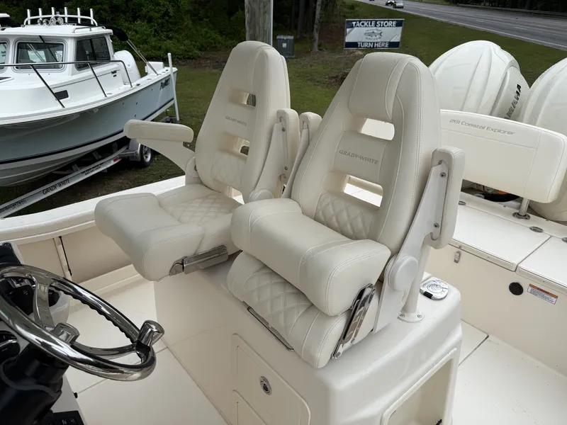 Slide: The Image of Grady-White 281 Coastal Explorer 2026 - 11