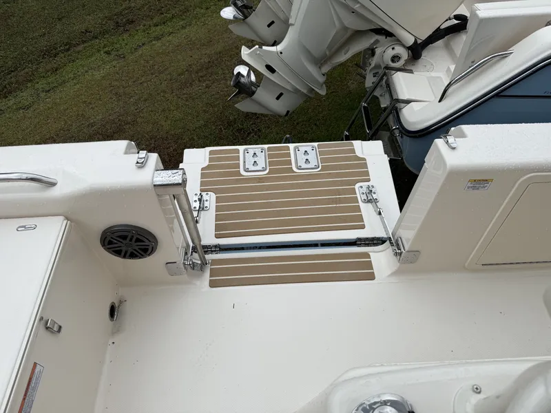 Slide: The Image of Grady-White 281 Coastal Explorer 2026 - 8