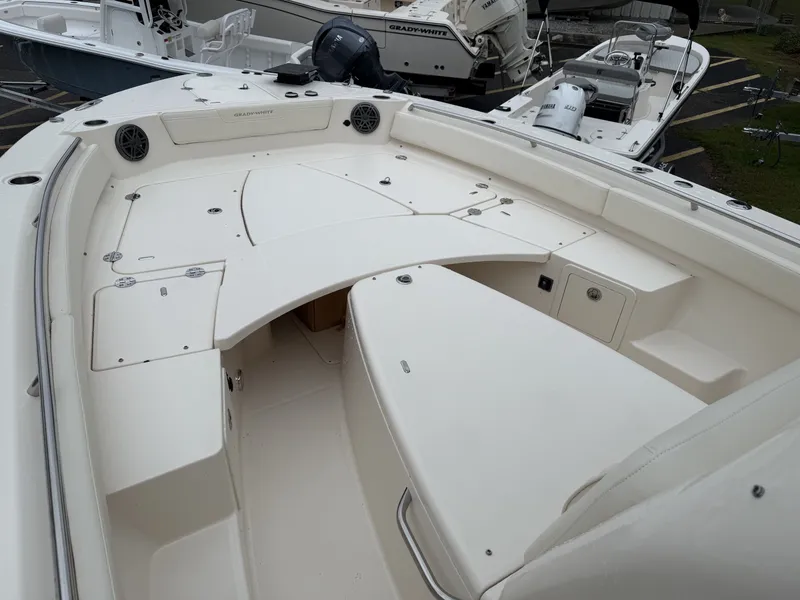 Slide: The Image of Grady-White 281 Coastal Explorer 2026 - 9
