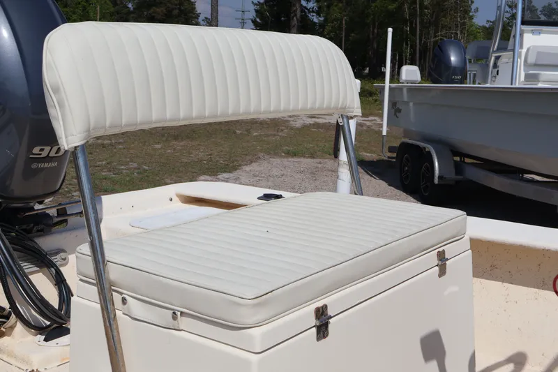 Slide: The Image of 2000 JONES BROTHER BATEAU with Yamaha engine and cushioned seat. - 8