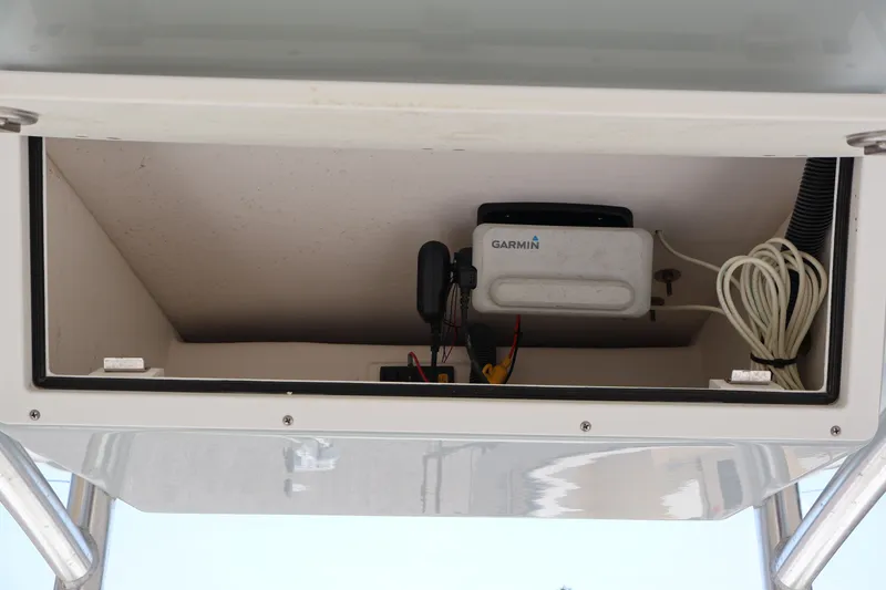 Slide: The Image of Garmin device in KenCraft F2460 BAY RIDER 2020 boat. - 18