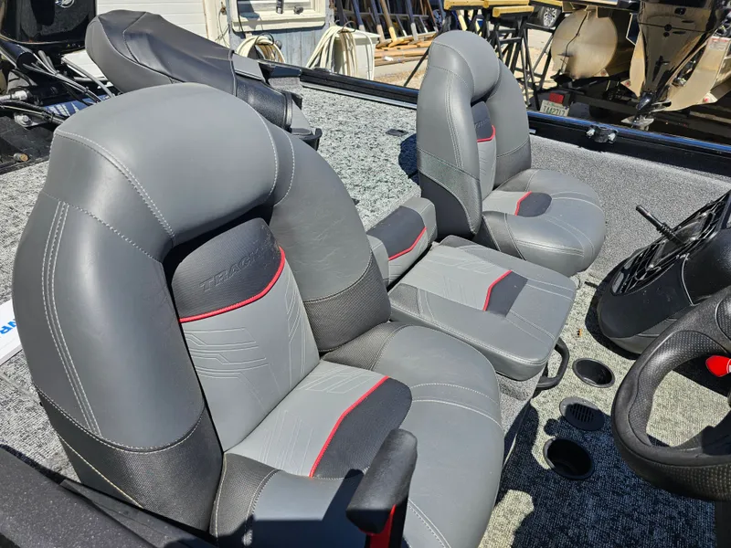 Slide: The Image of Tracker Proteam 175 boat seats, gray leather, 2025 model. - 11