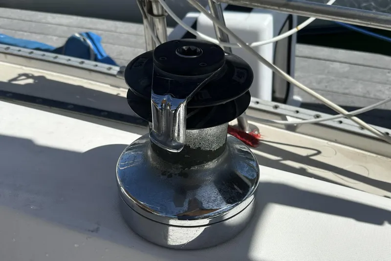 Slide: The Image of Winch on a 1989 Catalina 36 MkII sailboat deck, with ropes and railing. - 8