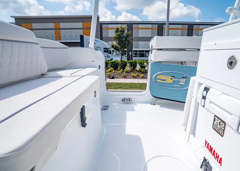 Slide: The Image of Interior of Sea Hunt Ultra 265 SE boat, model year 2026. - 10
