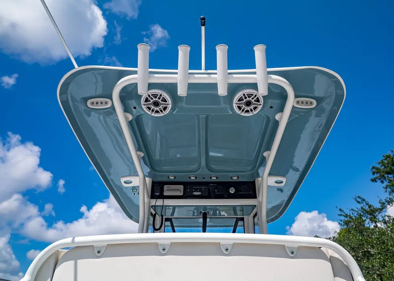 Slide: The Image of Sea Hunt Ultra 265 SE 2026 boat roof with speakers. - 15