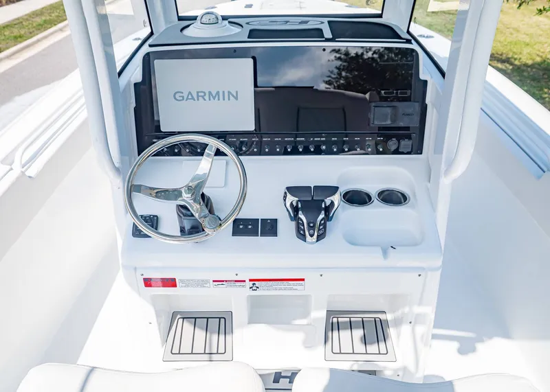 Slide: The Image of 2026 Sea Hunt Ultra 265 SE helm with Garmin display. - 17