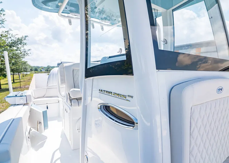 Slide: The Image of Sea Hunt Ultra 265 SE 2026 boat, close-up of interior. - 22