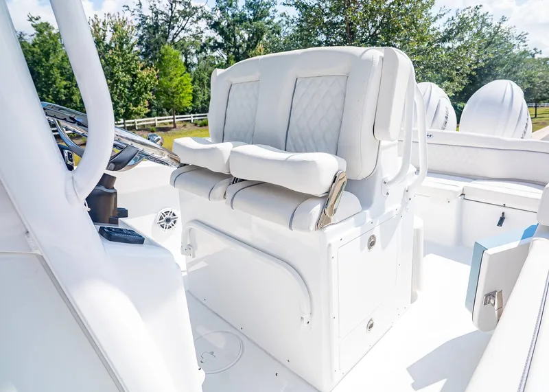Slide: The Image of Interior of Sea Hunt Ultra 265 SE boat, model year 2026. - 23