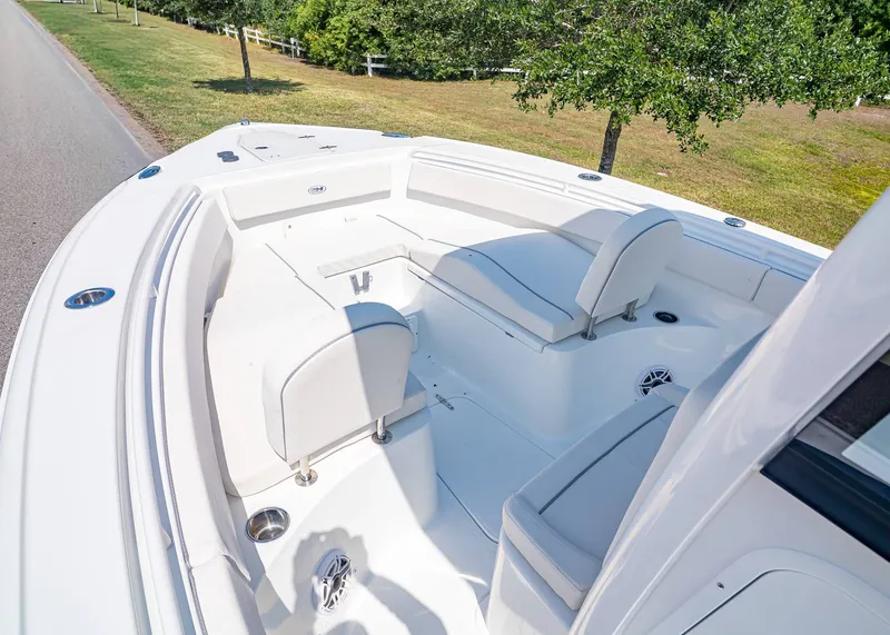 Slide: The Image of Interior of Sea Hunt Ultra 265 SE boat, model year 2026. - 25