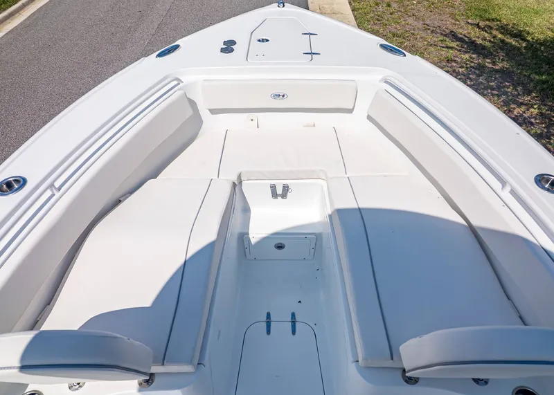 Slide: The Image of Interior view of Sea Hunt Ultra 265 SE boat, model year 2026. - 26