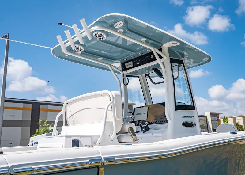 Slide: The Image of Sea Hunt Ultra 265 SE 2026 with modern features and blue sky. - 5