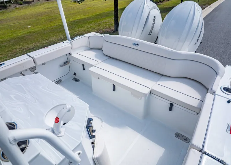 Slide: The Image of Interior of Sea Hunt Ultra 265 SE boat, model year 2026. - 7