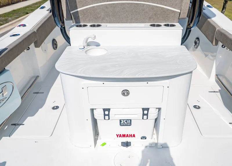 Slide: The Image of Interior of Sea Hunt ULTRA 285CB 2026 with Yamaha cooler. - 14